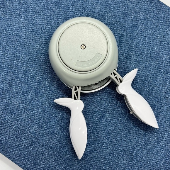 Fiskars Easy Squeeze Paper Punch Cutter Scrapbooking Crafting CALIFORNIA Shape - Picture 3 of 4